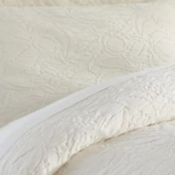 Pottery Barn Valerie Matelasse Cream King Sham - Picture 3 of 5